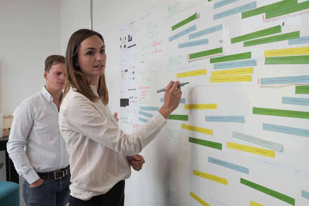 Two team members priorities tasks in a digital transformation project